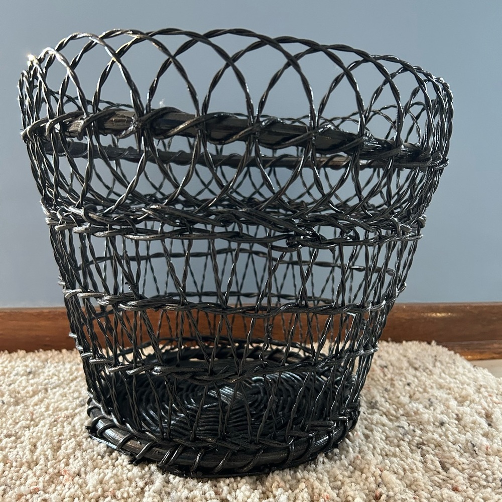 Elegant Black Wire/wicker Basket